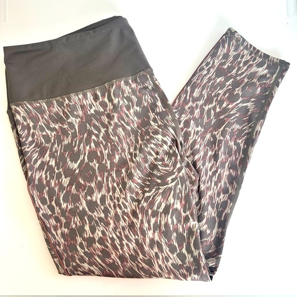 Plus Size Z by Zella Gray and Tan Animal Print Active Leggings - Picture 1 of 4